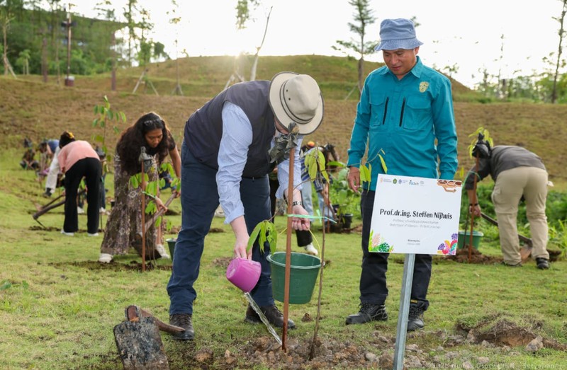 kerja sama akademis antara Otorita Ibu Kota Nusantara, Leiden&ndash;Delft&ndash;Erasmus Universities (LDE), dan Universitas Mulawarman, Otorita IKN membuka ruang pembelajaran langsung bagi generasi muda di Auditorium Kantor Balai Kota Otorita IKN, KIPP Nusantara, Kamis (5/2/2026). (Dok IKN)