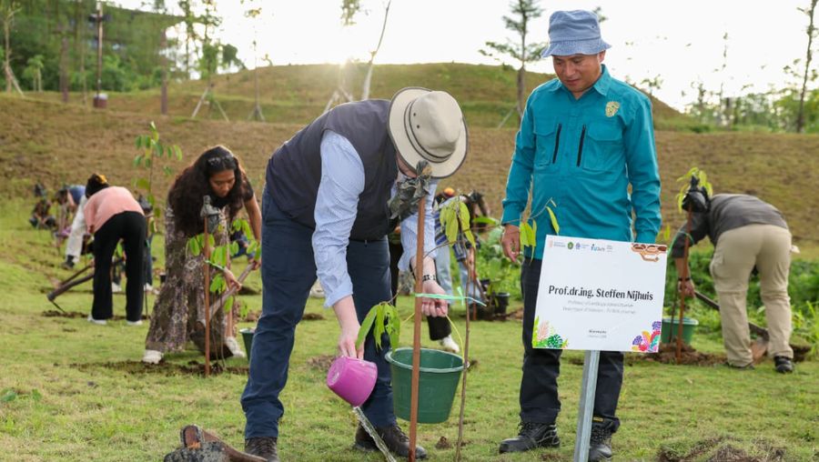 kerja sama akademis antara Otorita Ibu Kota Nusantara, Leiden&ndash;Delft&ndash;Erasmus Universities (LDE), dan Universitas Mulawarman, Otorita IKN membuka ruang pembelajaran langsung bagi generasi muda di Auditorium Kantor Balai Kota Otorita IKN, KIPP Nusantara, Kamis (5/2/2026). (Dok IKN)