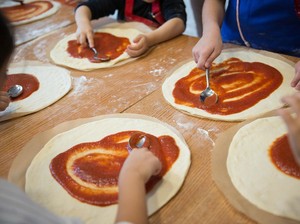 Salah Takaran Garam saat Bikin Pizza, 6 Siswa Dilarikan ke Rumah Sakit!
