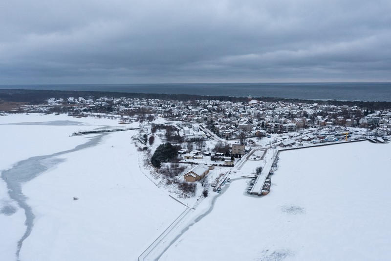 A drone view of the frozen Puck Bay and the harbour in Jastarnia, Poland, February 14, 2026. REUTERS/Lukasz Glowala