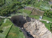 Potret Sinkhole di Aceh Membesar, Ladang Pertanian Amblas