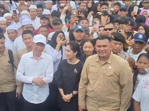 Jokowi Hadiri Kirab Budaya PSI di Tegal, Warga Antusias Menyambut