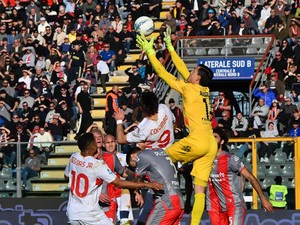 Aksi Emil Audero Pontang-panting Selamatkan Gawang Cremonese