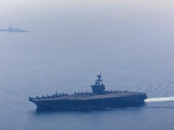 Boom! 4 Rudal Balistik Iran Serang Kapal Induk AS USS Abraham Lincoln