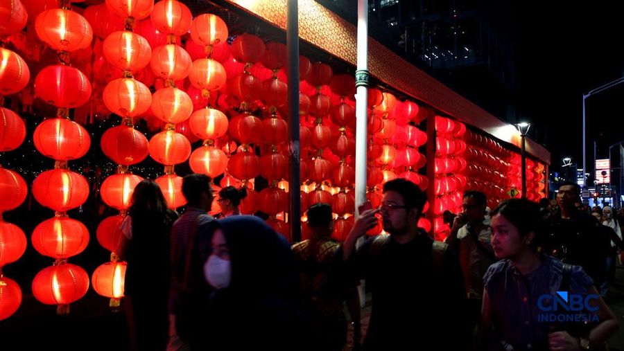 A person uses a flyboard as they perform a lion dance at Senayan Park shopping mall, ahead of the Chinese Lunar New Year, which will welcome the Year of the Horse, in Jakarta, Indonesia, February 14, 2026. REUTERS/Ajeng Dinar Ulfiana     TPX IMAGES OF THE DAY