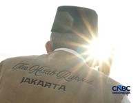 Ilustrasi Melihat Hilal. (CNBC Indonesia/Muhammad Sabki/File Foto)