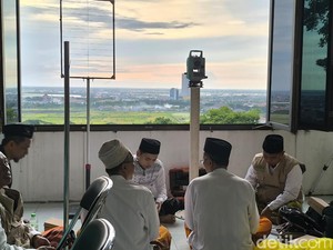 Video: Hilal Tidak Terlihat di Bukit Condrodipo Gresik