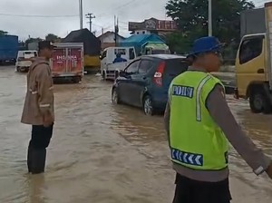 Jalan Tergenang, Polisi Atur Arus Lalin Jalur Pemalang-Tegal Lancar
