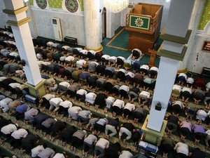 Sholat Tarawih Berapa Rakaat? Simak Penjelasan, Niat, dan Tata Caranya