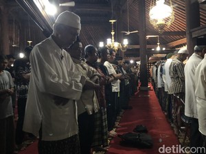 Suasana Tarawih Perdana di Masjid Gedhe Kauman Malam Ini