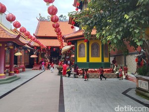 Ribuan Umat Sembahyang Imlek di Kongco Bio Vihara Dharma Cattra Tabanan