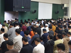 Tarawih Perdana, Masjid Raya Mujahidin Bandung Dipenuhi Jamaah Muhammadiyah