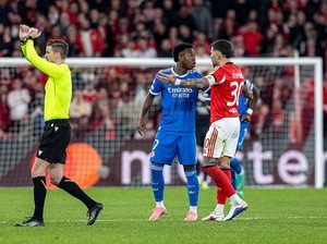 Apa Arti Gesture X Wasit saat Vinicius Lapor Jadi Korban Rasisme?