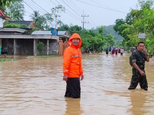 Jalur Trenggalek-Pacitan Terendam Banjir, Akses Tertutup