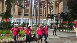 Video: Asap Mengepul di Masjid Istiqlal Saat Salat Tarawih Perdana Digelar