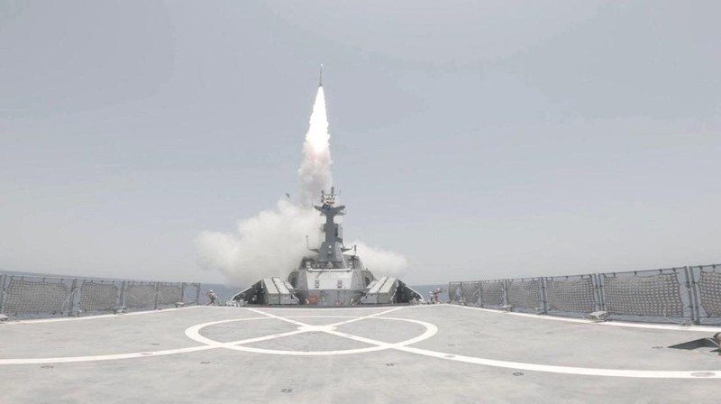 Iran menggelar latihan militer di Selat Hormuz sebagai unjuk kekuatan menjelang perundingan nuklir dengan Amerika Serikat di Jenewa, Swiss pada Selasa, 17 Februari 2026. (via REUTERS/IRGC via Wana News Agency)