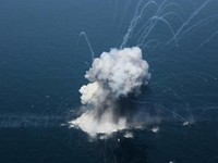 Potret Iran Unjuk Kekuatan di Selat Hormuz, Tak Gentar Lawan AS