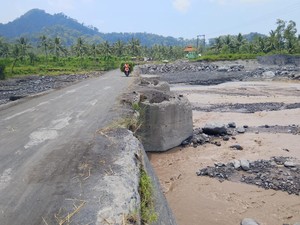 Kementerian PU Tuntaskan Perbaikan Jalan Pasirian dan Tempursari Lumajang