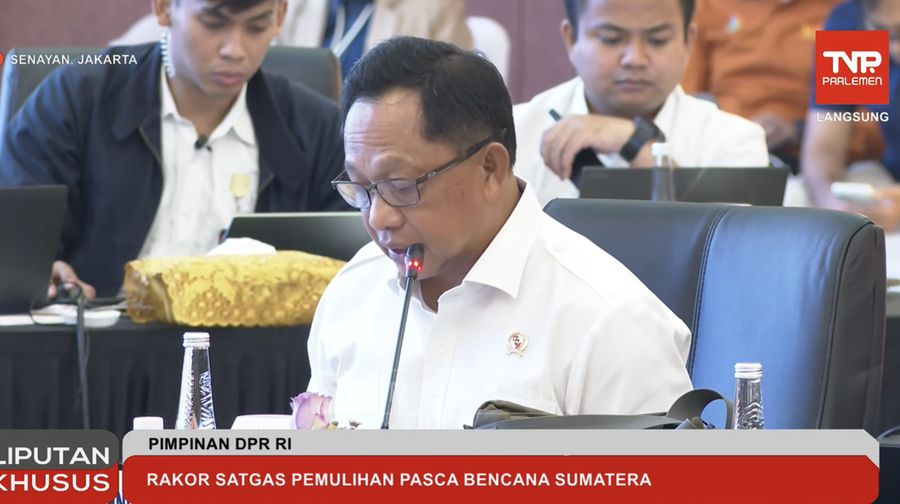 Ketua Satuan Tugas Percepatan Rehabilitasi dan Rekonstruksi Pascabencana Sumatera sekaligus Menteri Dalam Negeri Tito Karnavian di Gedung DPR RI, Jakarta, Rabu (18/2/2026). (Tangkapan layar youtube TV Parlemen)
