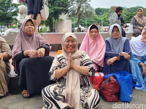 Antusiasme Warga Salat Tarawih Perdana Ramadan 2026 di Masjid Istiqlal