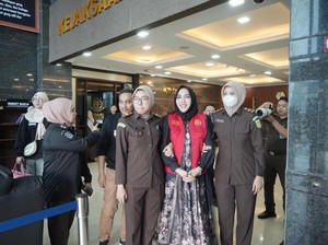 Balada Mira Hayati: Vonis Dipangkas MA, Tebar Senyum Dijebloskan ke Penjara