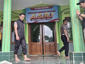 Polres Bogor Bersih-bersih Masjid-Tanam Pohon di 36 Titik Jelang Ramadan