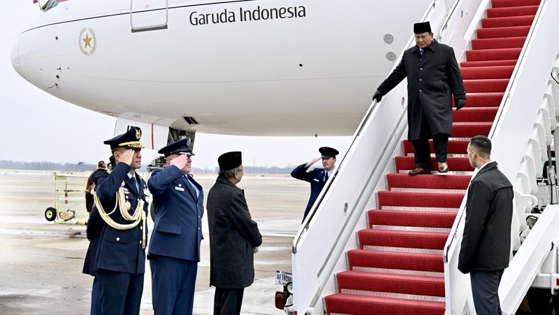 Presiden Indonesia Prabowo Subianto tiba di Amerika Serikat, Selasa, (17/2/2026), pukul 11.55 waktu setempat. Pesawat Garuda Indonesia-1 yang membawa Prabowo dan rombongan mendarat di Pangkalan Militer Andrews, Washington DC. (Dok. Biro Pers Sekretariat Presiden)
