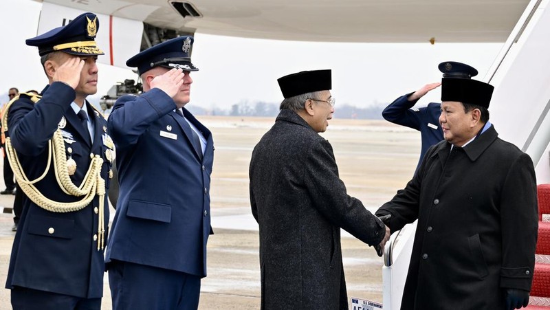 Presiden Indonesia Prabowo Subianto tiba di Amerika Serikat, Selasa, (17/2/2026), pukul 11.55 waktu setempat. Pesawat Garuda Indonesia-1 yang membawa Prabowo dan rombongan mendarat di Pangkalan Militer Andrews, Washington DC. (Dok. Biro Pers Sekretariat Presiden)