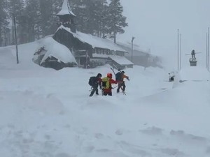 9 Pemain Ski Hilang Diterjang Salju Longsor di California