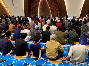 Cerita Nunu dan Gina Laksanakan Salat Tarawih di Masjid Al Jabbar