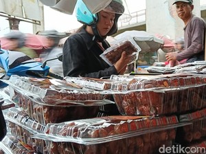 Kurma Mesir Jadi Pilihan Warga Palembang, Diburu Saat Ramadan