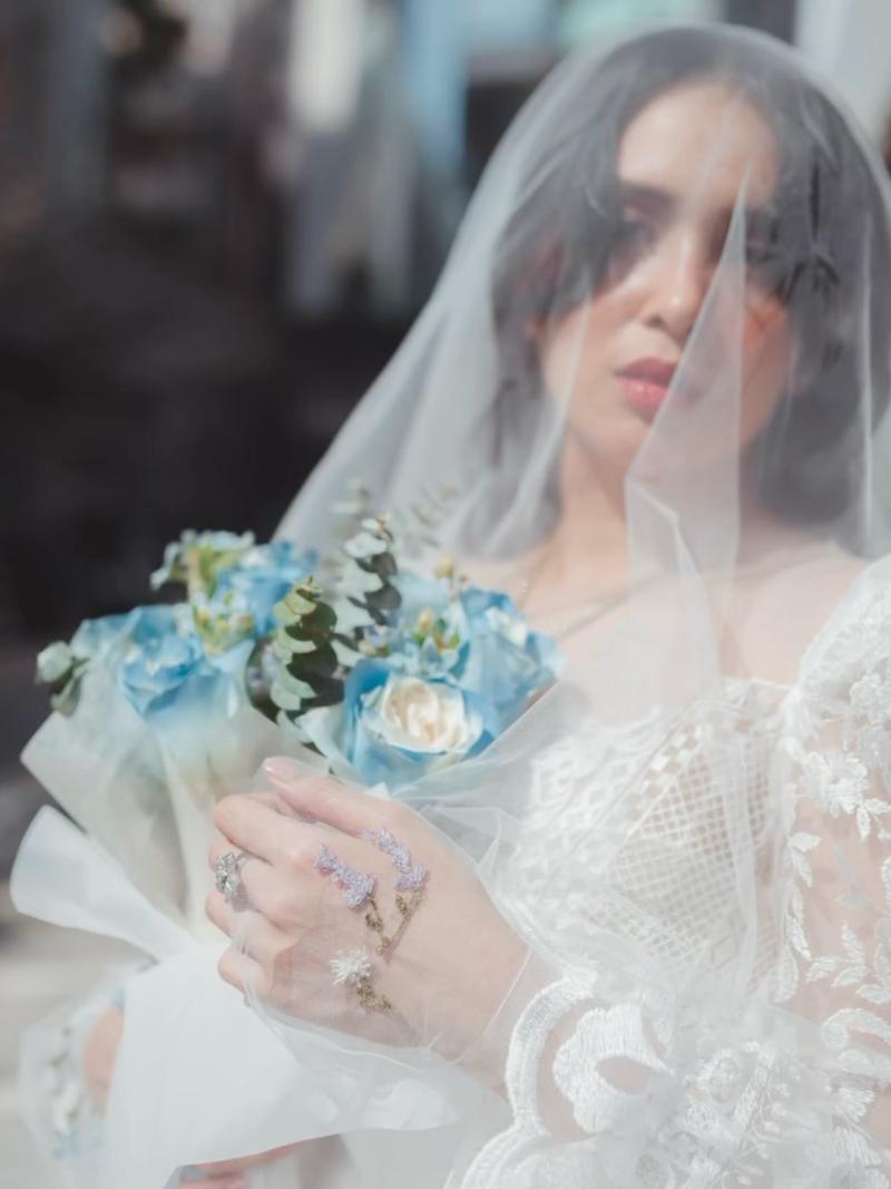 Ayushita Cantik dengan Makeup Soft Romantic, Dandan Sendiri untuk Pernikahan