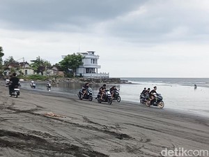 Warga Keluhkan Balap Liar di Pantai Pengambengan, Pagar Warung Ditabrak