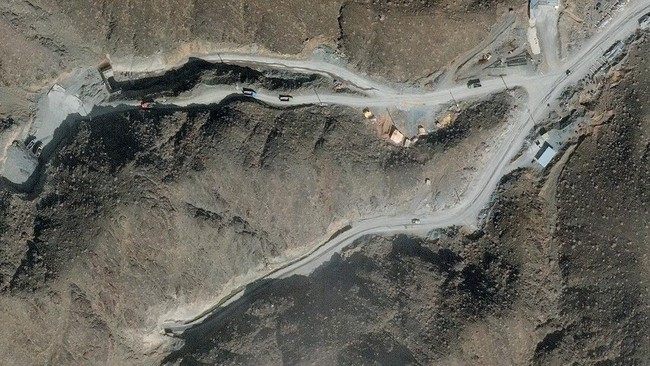 Foto Satelit Iran Buat Perisai Beton, Perang dengan AS di Depan Mata