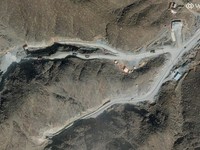 Foto Satelit Iran Buat Perisai Beton, Perang dengan AS di Depan Mata