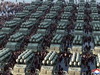 Potret Kim Jong Un Pamerkan Sistem Peluncur Nuklir Korea Utara