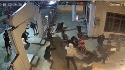 Pemuda Nongkrong di Masjid Polman Diserang Sejumlah OTK Bawa Parang