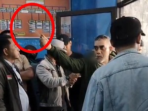 Pimpinan Ormas Acungkan Badik di Kantor Lurah Pabaeng-baeng Makassar Ditangkap