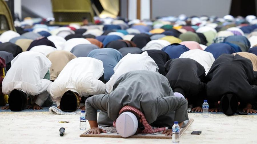 Ribuan jamaah dari berbagai daerah di Kalimantan Timur memadati Masjid Negara IKN untuk melaksanakan salat Tarawih perdana pada 1 Ramadan 1447 H, Rabu (18/2/2026). (Dok. Humas Otorita IKN/Setyawan)