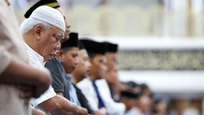 Ribuan jamaah dari berbagai daerah di Kalimantan Timur memadati Masjid Negara IKN untuk melaksanakan salat Tarawih perdana pada 1 Ramadan 1447 H, Rabu (18/2/2026). (Dok. Humas Otorita IKN/Setyawan)