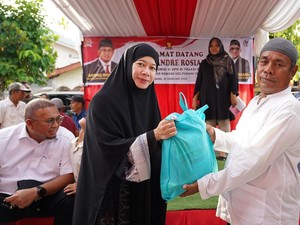 Andre Rosiade Bagikan 1.000 Paket Sembako ke Warga Rawang
