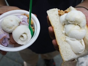 Dari Ragu Jadi Ketagihan! Turis Jepang Puji Es Krim Ketan Thailand