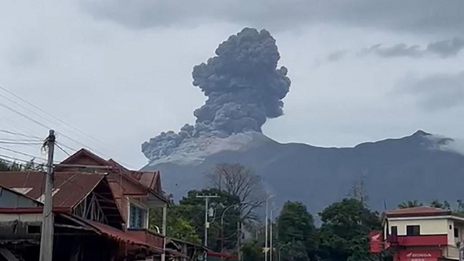 Potret Gunung Kanlaon Meletus, Abu Menyembur 4.000 M ke Langit