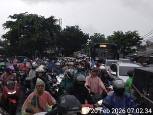 TransJ Koridor 13 Terlambat Imbas Banjir di Swadarma Cipulir