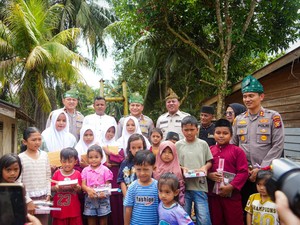Kapolda Riau Cek Jembatan Gantung di Kuansing: Demi Keselamatan Anak Sekolah