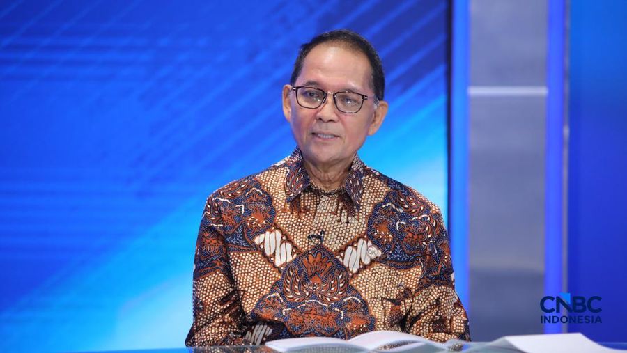 Kepala Eksekutif Pengawas Perasuransian, Penjaminan, dan Dana Pensiun Otoritas Jasa Keuangan (OJK), Ogi Prastomiyono menyampaikan pemaparan dalam acara Insurance Forum 2026 di Jakarta, Jumat (20/2/2026). (CNBC Indonesia/Faisal Rahman)