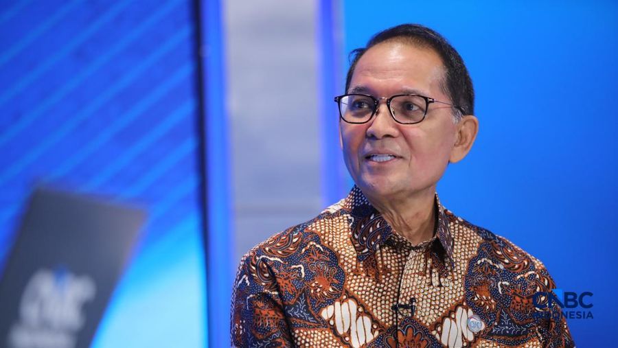 Kepala Eksekutif Pengawas Perasuransian, Penjaminan, dan Dana Pensiun Otoritas Jasa Keuangan (OJK), Ogi Prastomiyono menyampaikan pemaparan dalam acara Insurance Forum 2026 di Jakarta, Jumat (20/2/2026). (CNBC Indonesia/Faisal Rahman)