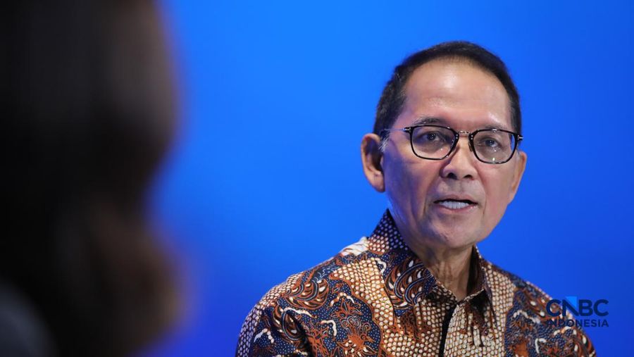 Kepala Eksekutif Pengawas Perasuransian, Penjaminan, dan Dana Pensiun Otoritas Jasa Keuangan (OJK), Ogi Prastomiyono menyampaikan pemaparan dalam acara Insurance Forum 2026 di Jakarta, Jumat (20/2/2026). (CNBC Indonesia/Faisal Rahman)