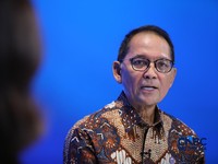 Kepala Eksekutif Pengawas Perasuransian, Penjaminan, dan Dana Pensiun Otoritas Jasa Keuangan (OJK), Ogi Prastomiyono menyampaikan pemaparan dalam acara Insurance Forum 2026 di Jakarta, Jumat (20/2/2026). (CNBC Indonesia/Faisal Rahman)