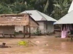 Banjir Rendam Puluhan Rumah Warga Desa Obel-obel Lombok Timur